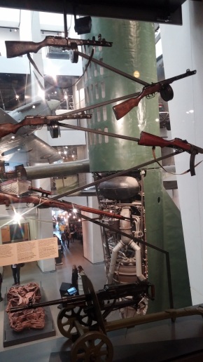 Sovietinių Antrojo Pasaulinio karo ginklų ekspozicija.